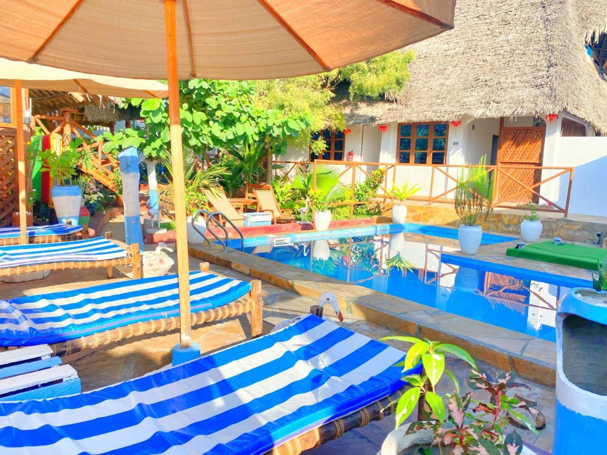 Utulivu Bungalow Nungwi Luaran gambar