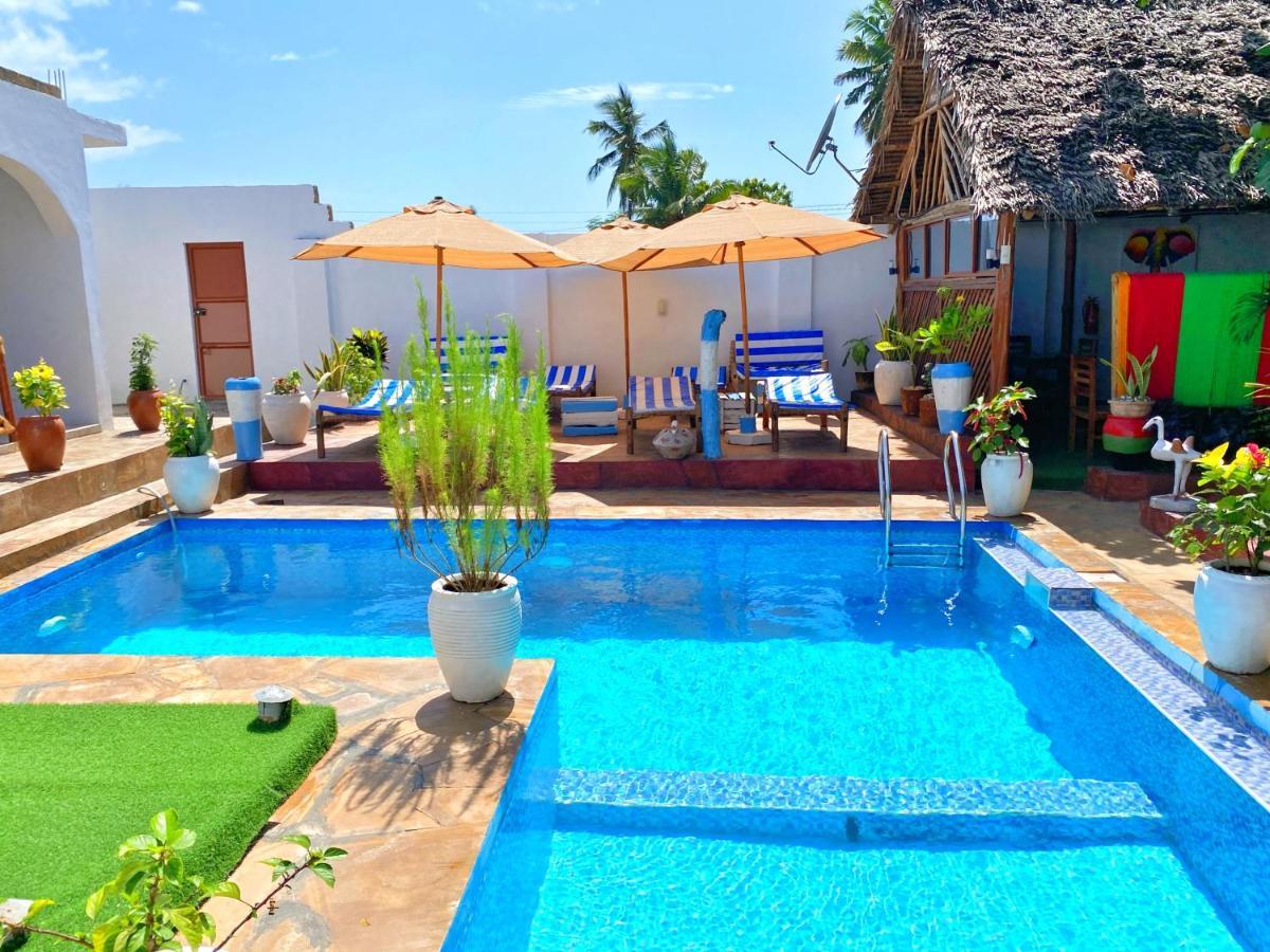 Utulivu Bungalow Nungwi Luaran gambar