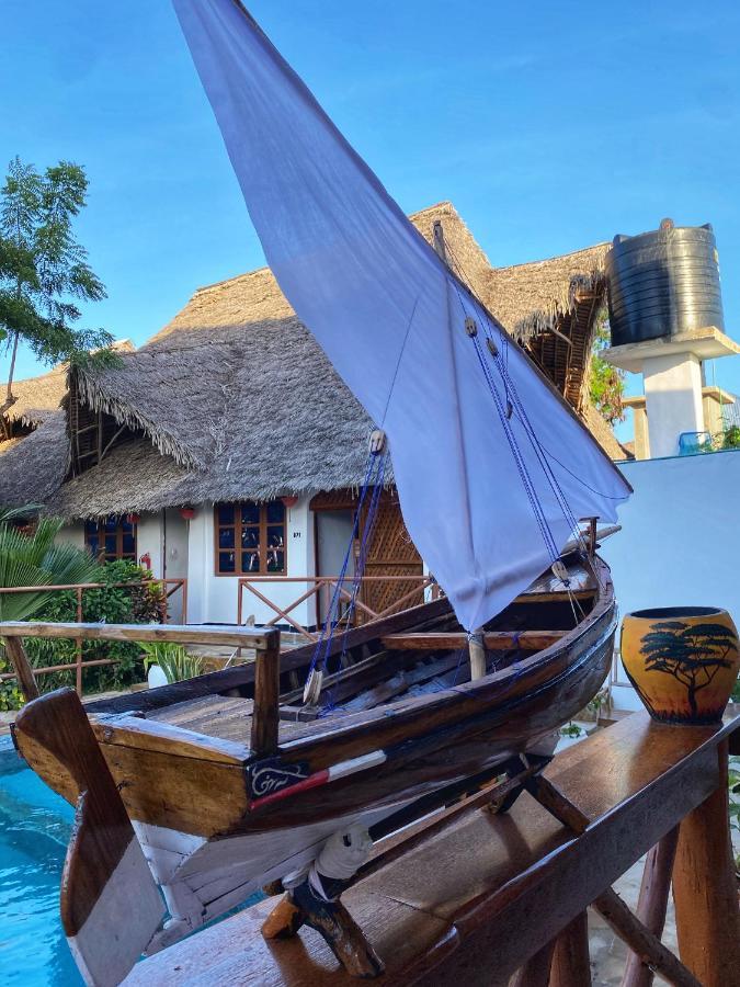 Utulivu Bungalow Nungwi Luaran gambar